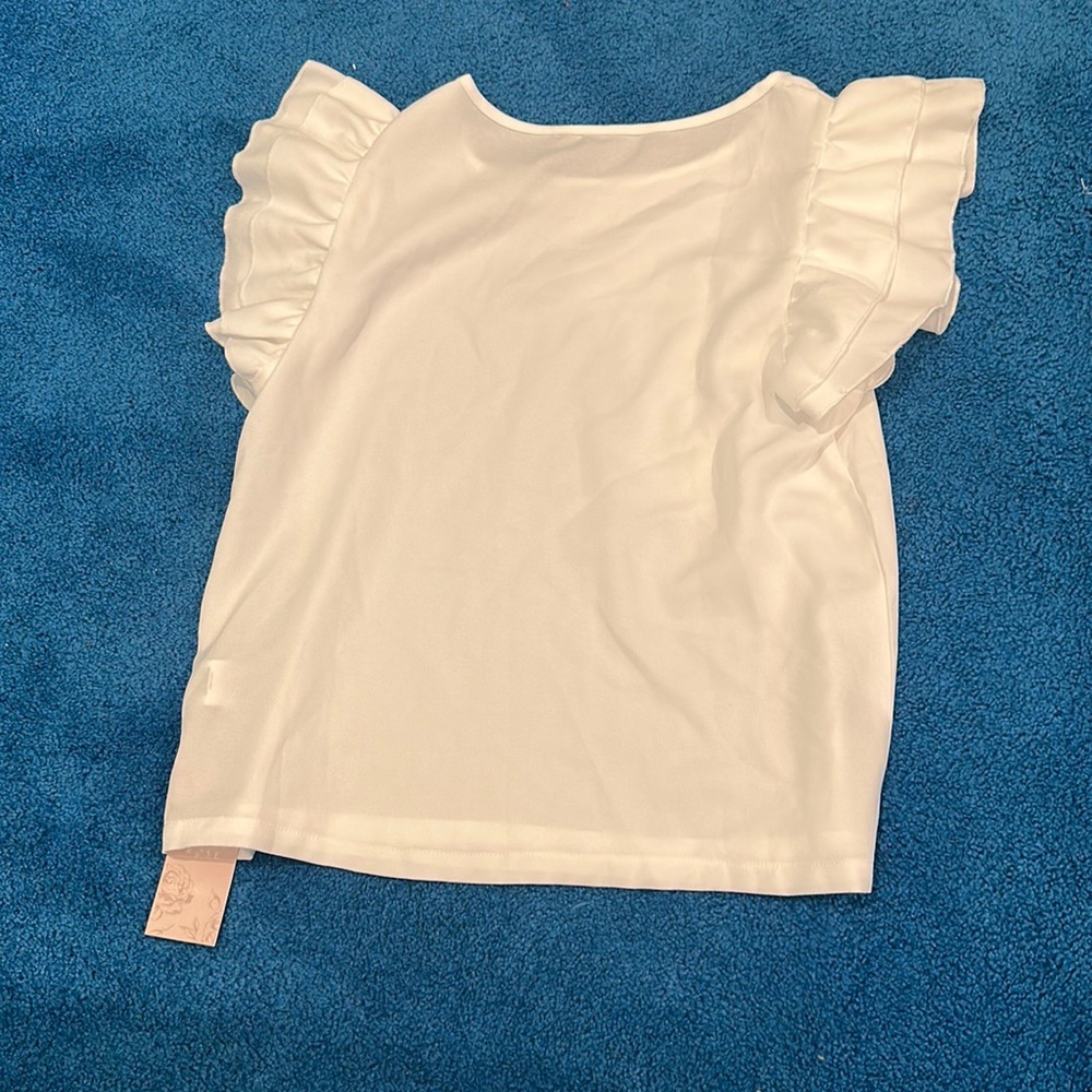 Never been worn, selling because I thought it would be thicker